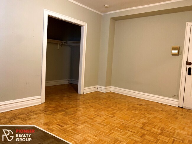 Photo - 711 W Belmont Ave Unit 109