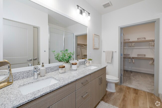 2BR, 2BA - 1,092SF - Main Bathroom