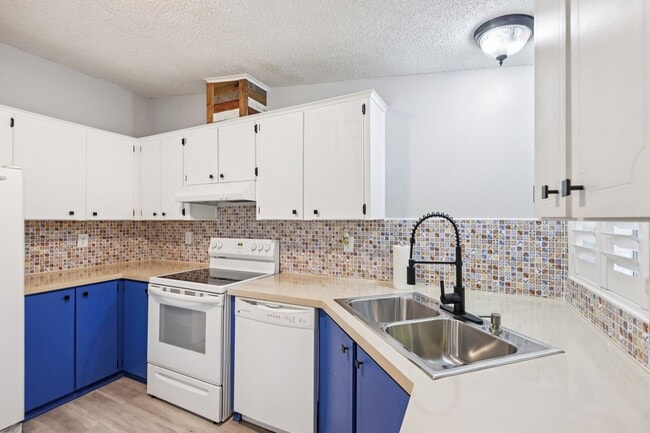 Photo - 39 Maplehurst Ave