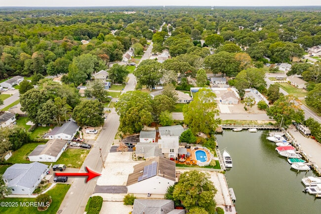 Photo - 410 Hemlock Dr