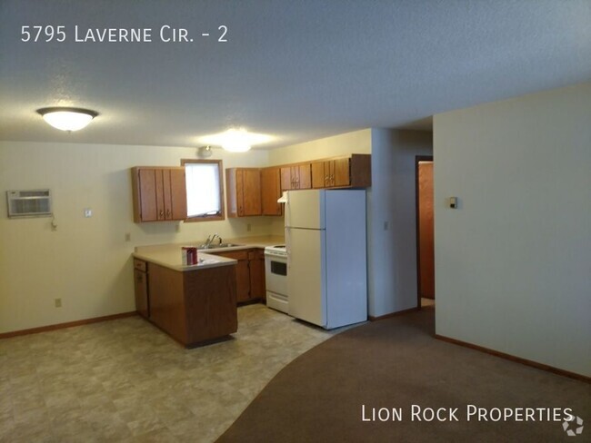 Building Photo - Comfortable 2-Bedroom Apartment for $1,199... Unit 2