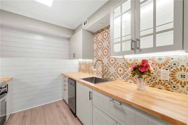 Photo - 475 Mount Vernon Hwy NE Unidad 226C