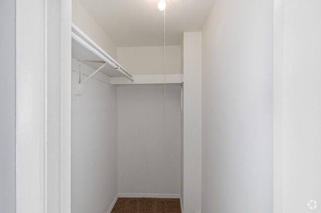 2BR, 1BA - 1,000SF