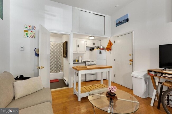 Photo - 515 S 6th St Apartment Unit 1F