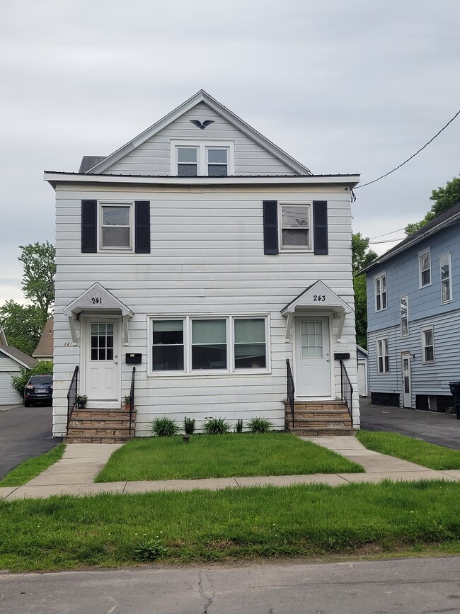 Building Photo - 243 Nichols Ave Unit 243 Nichols Ave