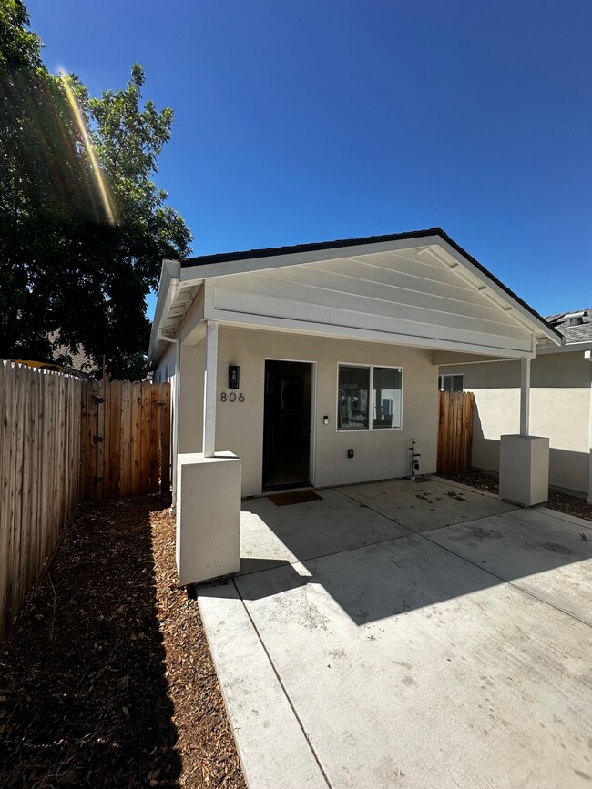 Photo - 806 Nogales St