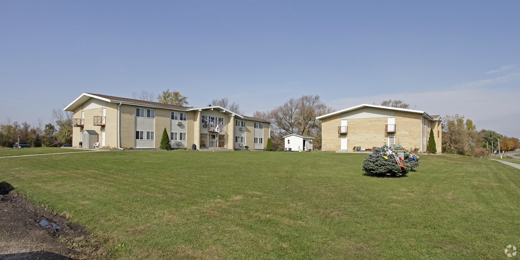 Lakeview Terrace Apartments - Lakeview Terrace Apartments