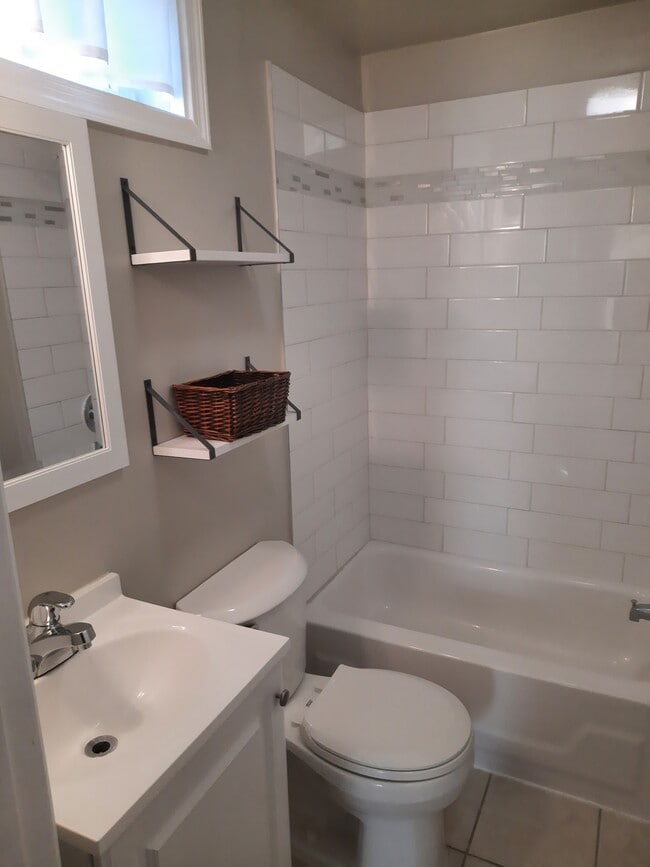 Bathroom - 3038 Hudson St