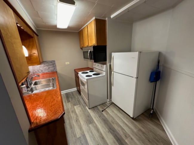 Photo - 347 W State St Unidad 3