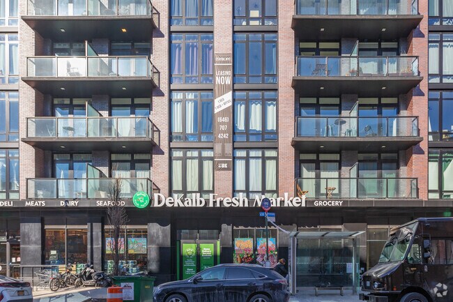 Photo - 825 Dekalb Ave