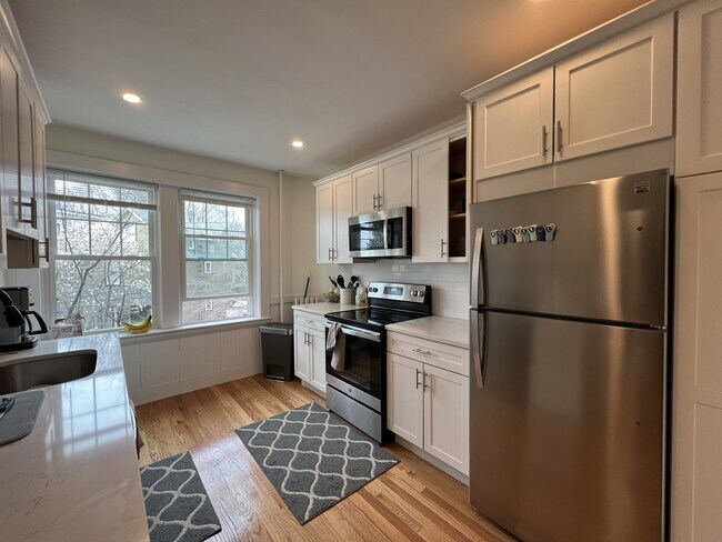 Building Photo - 269 Huron Ave Unit 4