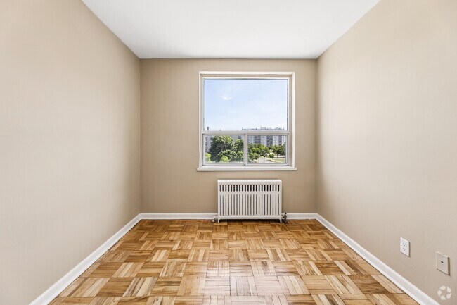 3BR, 1BA - 788SF - Bedroom