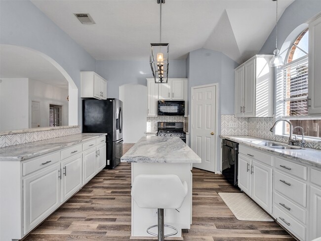 Photo - 3327 La Seine Ln