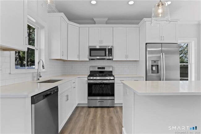 348 Halley Ave