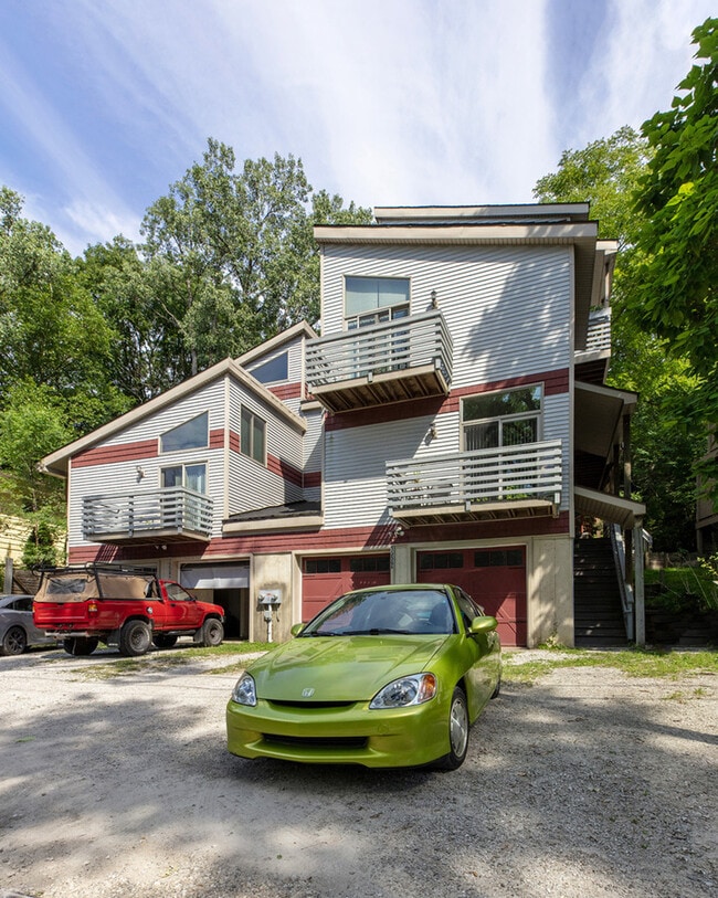 Building Photo - 1556a Jones Dr Unit 1