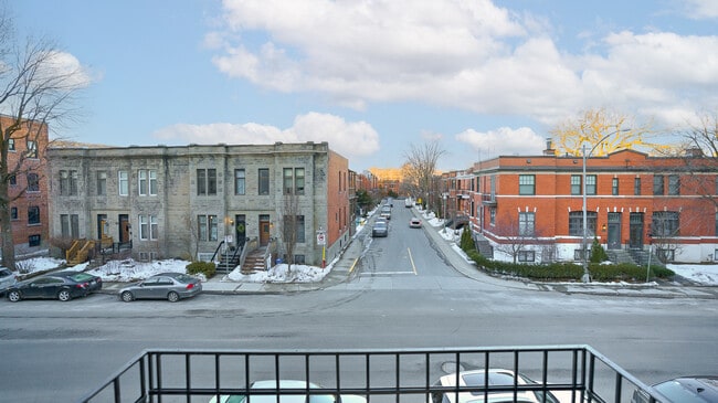 Photo - Claremont Court