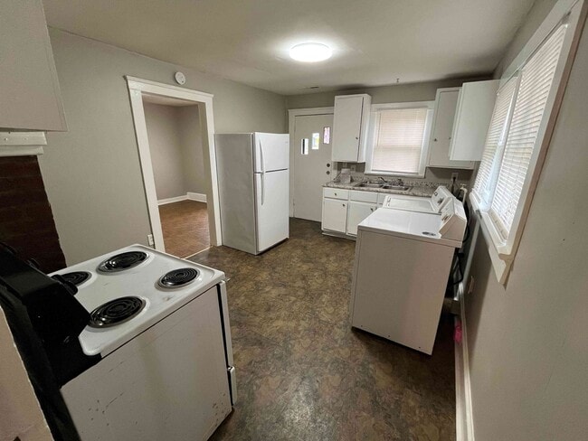 Photo - 2121 State Ave SW