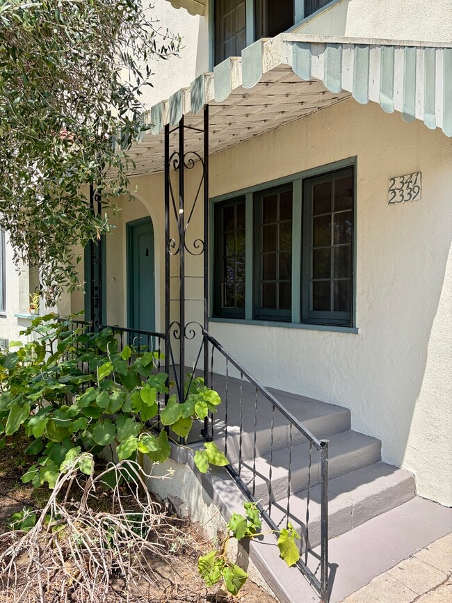 Building Photo - 2339 W 21st St Unit 1