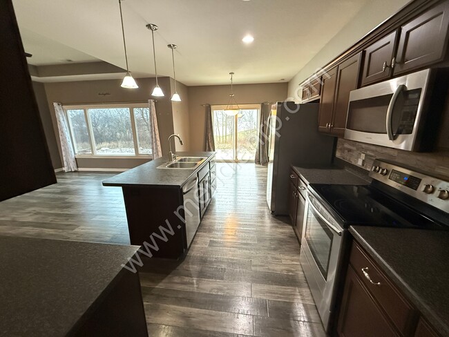 Photo - 473 Greenpointe Pkwy