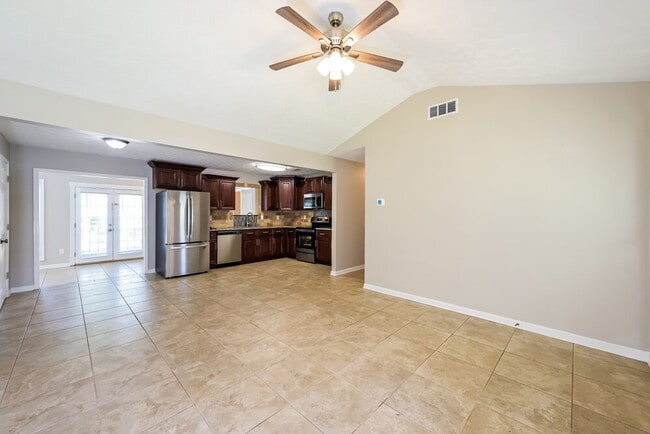 Photo - 2981 Landmark Dr SE