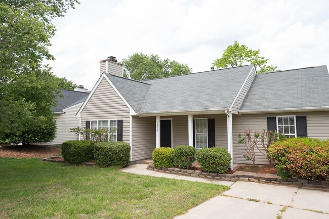 Charming 3 bedroom 2 bath ranch style home... - Charming 3 bedroom 2 bath ranch style home...