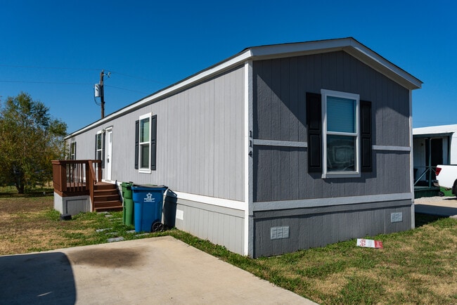 Building Photo - 114 Shady Grove Dr