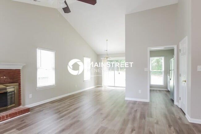 Photo - 3 Bedroom Pet-Friendly Home in CHARLOTTE, NC with Main Street Renewal