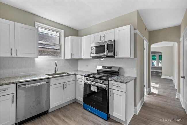 Photo - 7815 S Langley Ave