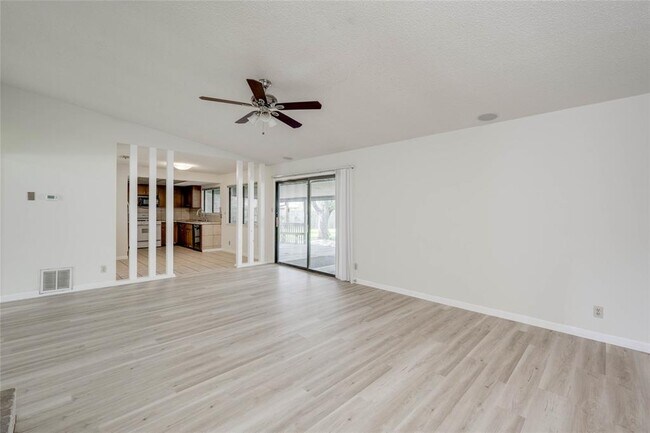 Photo - 1402 Meadgreen Cir