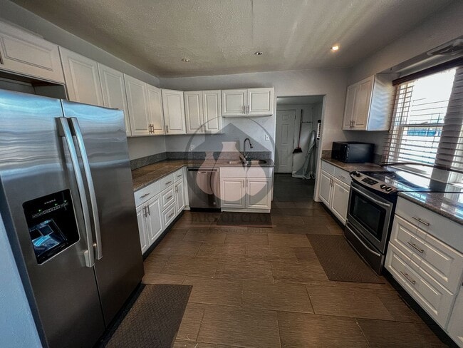 Photo - Classic Craftsman Charm in Central Salem! Versatile 5-Bedroom Home