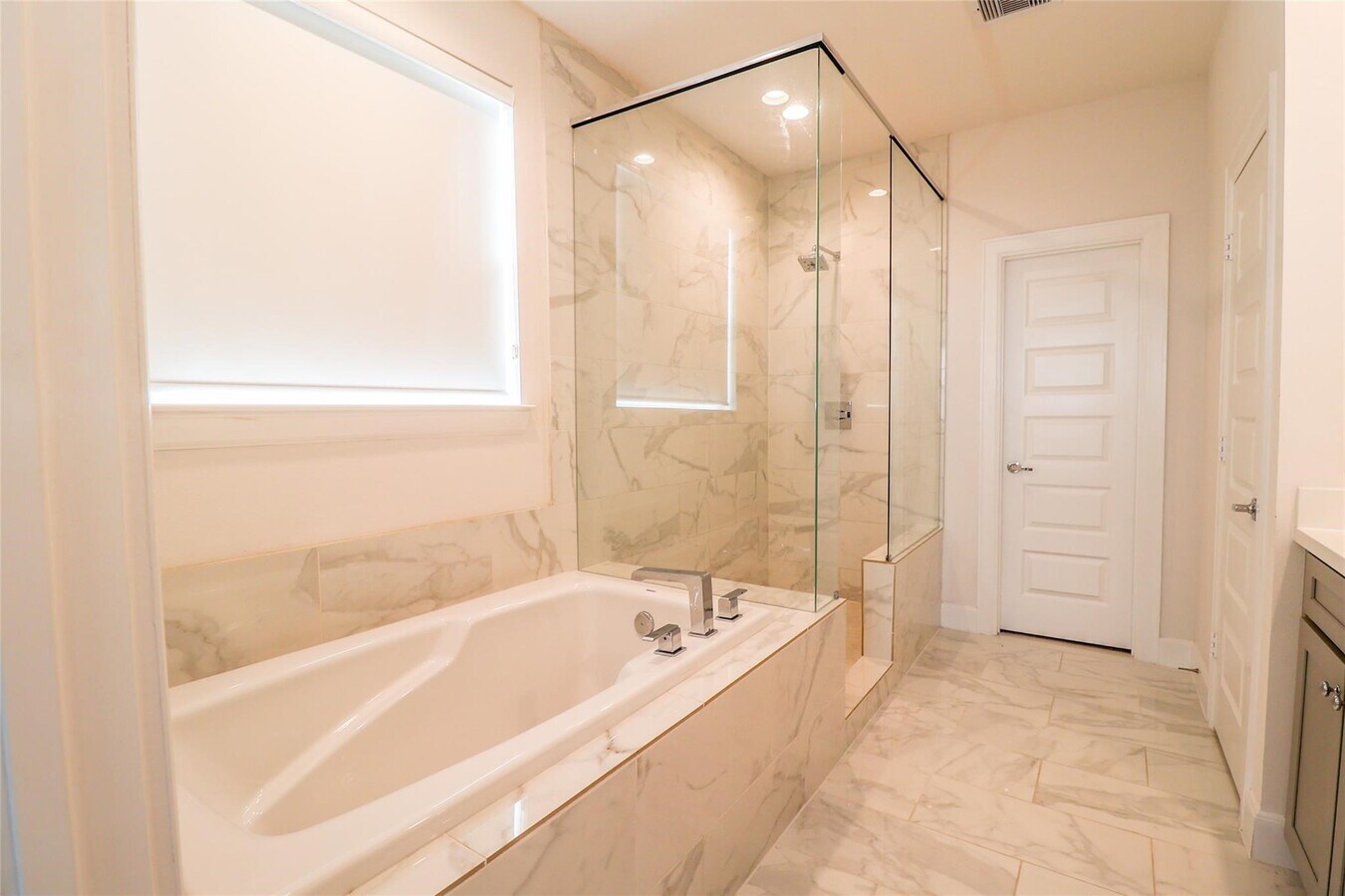 Photo - 2745 Clinton Dr