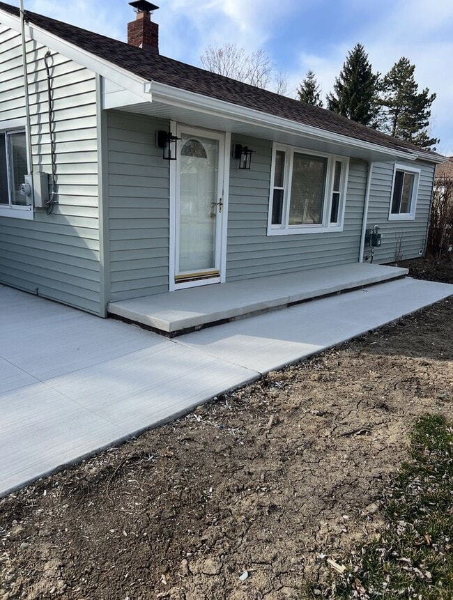 Photo - 3293 Talbot St