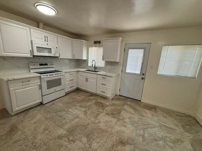 1249 Sandalwood Dr