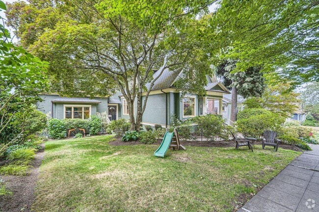 Building Photo - Queen Anne Home
