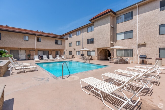 Swimming Pool - Casa Del Riverside Apartments