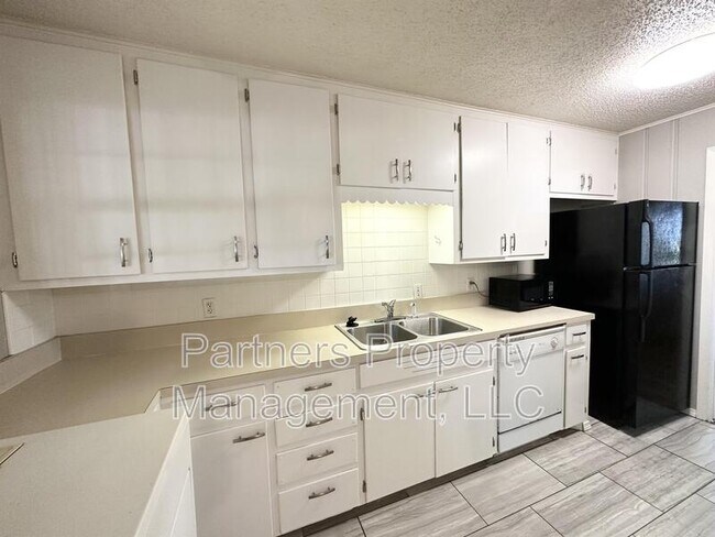 Photo - 2201 W Deane St