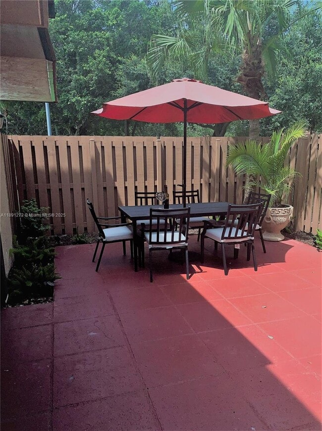 Photo - 2561 Camelot Ct