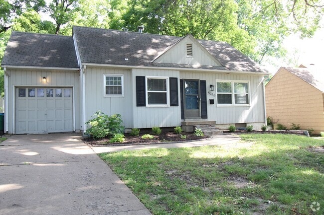 Building Photo - 2 Bedroom 1 Bath Home in Roeland Park