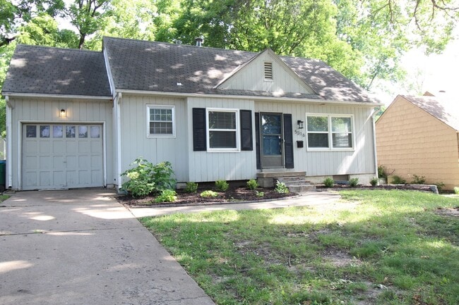 Building Photo - September FREE On This 2 Bedroom 1 Bath Ho... Rental