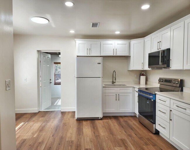 Photo - 617 NE 8th Ave