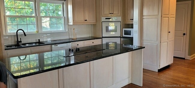 Photo - 10 Elmwood Ave