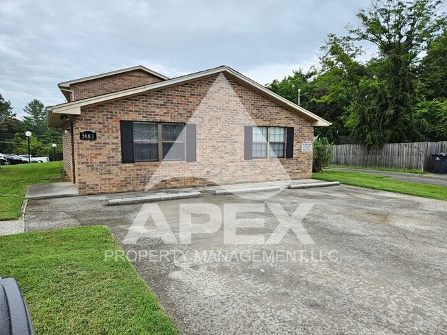 Building Photo - Cute 2 Bd - 1 Ba Single Family Brick Home ...