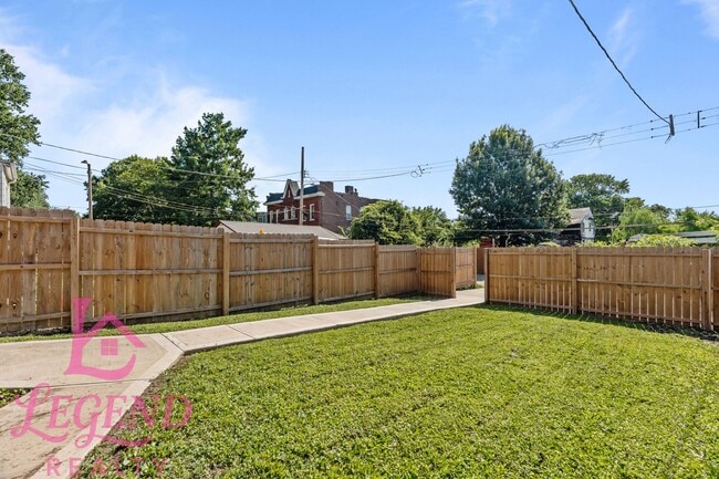 4138 Iowa Ave