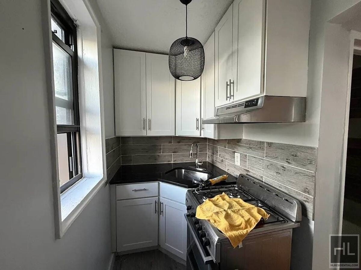 Photo - PUTNAM AVENUE Unit 3
