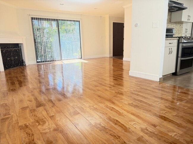 Photo - 13203 Vanowen St Unidad 10