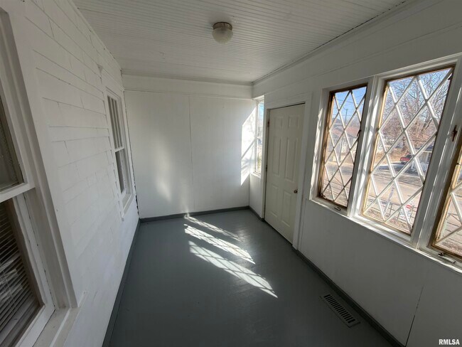 Photo - 1815 N Sheridan Rd