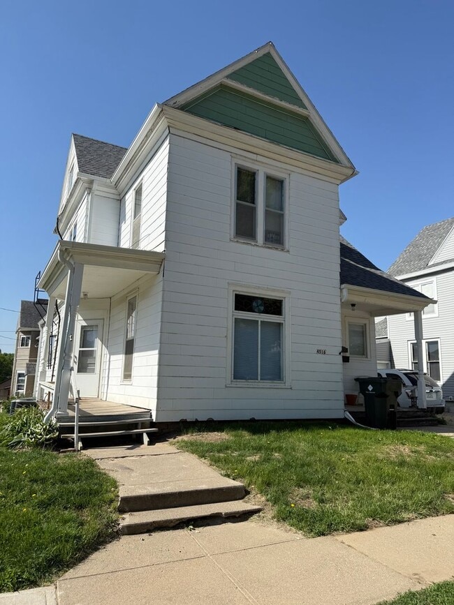 Building Photo - 4516 3rd Ave Unit 4516 3rd Ave - LOWER