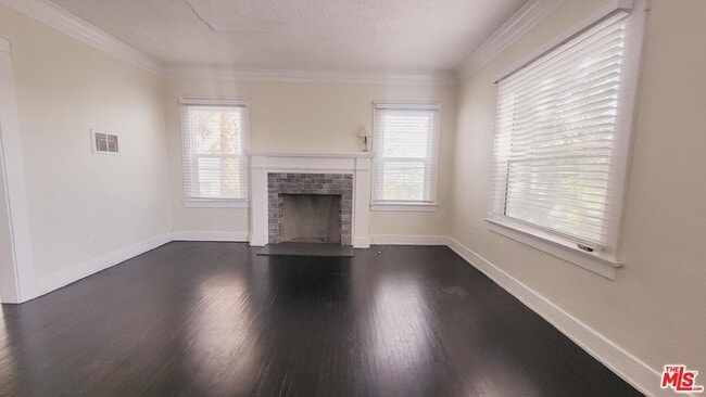 Photo - 5405 Russell Ave