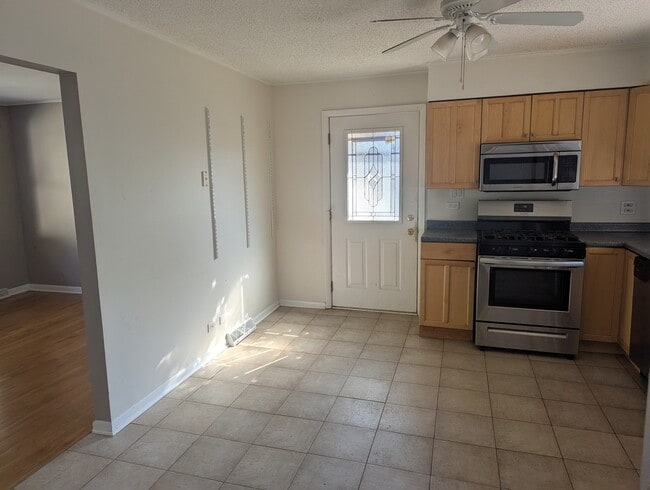 Photo - 413 W Palatine Rd