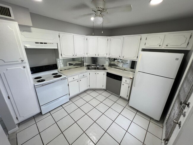 Photo - Spacious 2 Bedroom in Inverrary